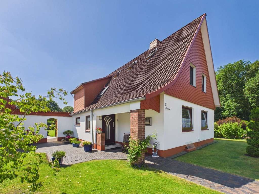 Immobilie in Schiffdorf - Großzügiges Wohnen mit Perspektive – Charmantes Zweifamilienhaus auf traumhaftem Grundstück - Bild 0
