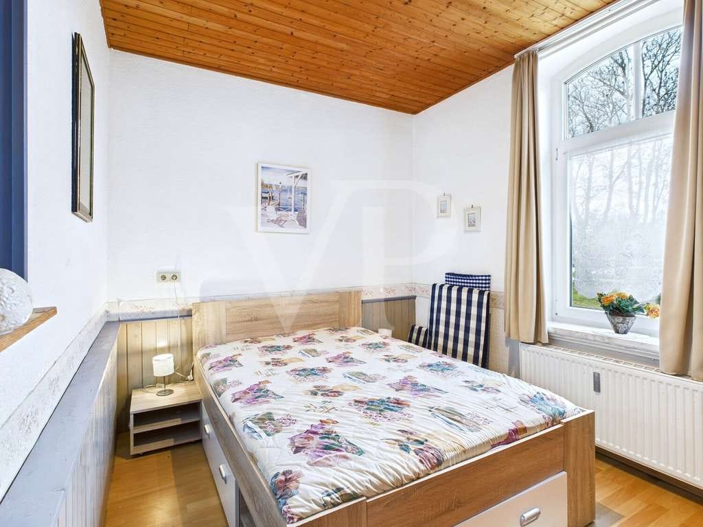 Immobilie in Hagermarsch - Erdgeschosswohnung - Ihr Erst- oder Zweitwohnsitz in einer alten Schule am Feldrand - Bild 1
