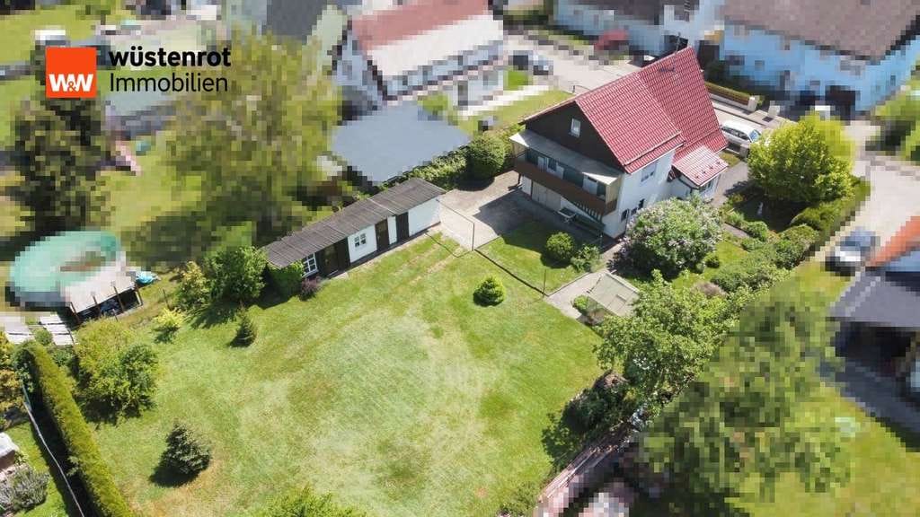 Immobilie in Giengen an der Brenz - Einfamilienhaus mit großem Potenzial: 954 m² Grundstück in Giengen-Burgberg - Bild 2