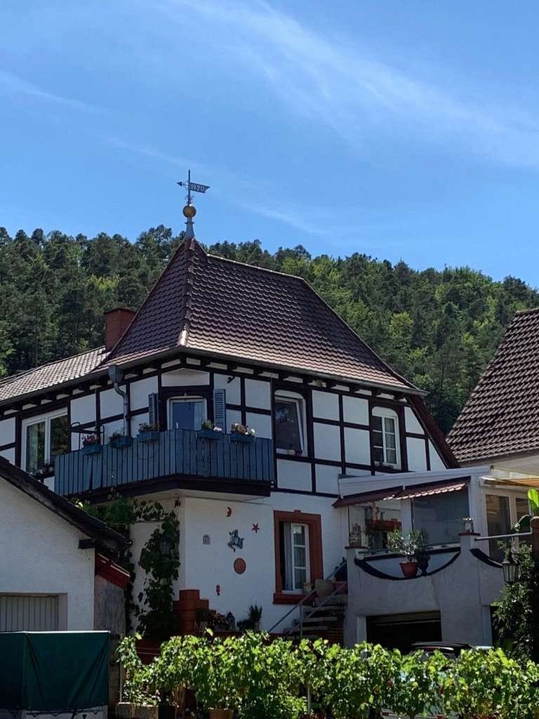 Immobilie in Hauenstein - 7,1% Kapitalanlage in Hauenstein - 2 renovierte, vermiete Wohnungen im Paket - Bild 0