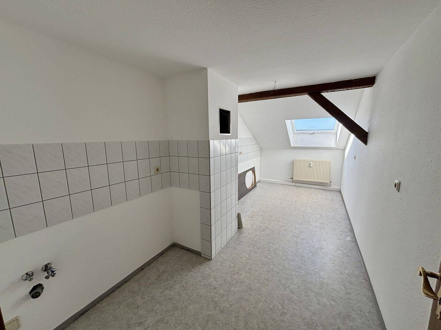Immobilie in Gera - Attraktive Dachgeschosswohnung im Herzen von Gera - ideal für Eigennutzer oder Kapitalanleger - Bild 3