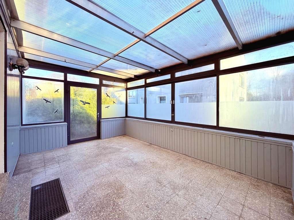 Immobilie in Pattensen - Einfamilienhaus mit 2 Vollgeschossen, Wintergarten, Keller und Garage in ruhiger Lage mit guter Verk - Bild 4