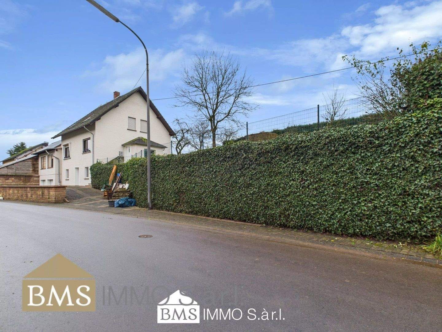 Immobilie in Hüttingen bei Lahr - Großes Wohnhaus mit Garagen und Garten ! - Bild 3