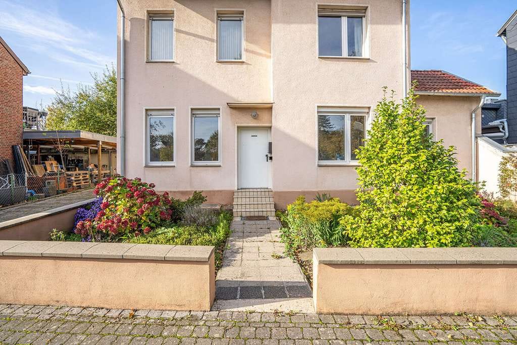 Immobilie in Bedburg - So macht Generationen-Wohnen Spaß! Einfamilienhaus mit separater Einliegerwohnung und Altbaucharme - Bild 4