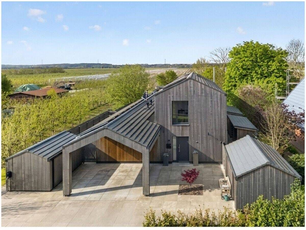 Immobilie in Hollern-Twielenfleth - Exklusives Architektenhaus im Alten Land -  wo Design auf Familienleben trifft - Bild 0