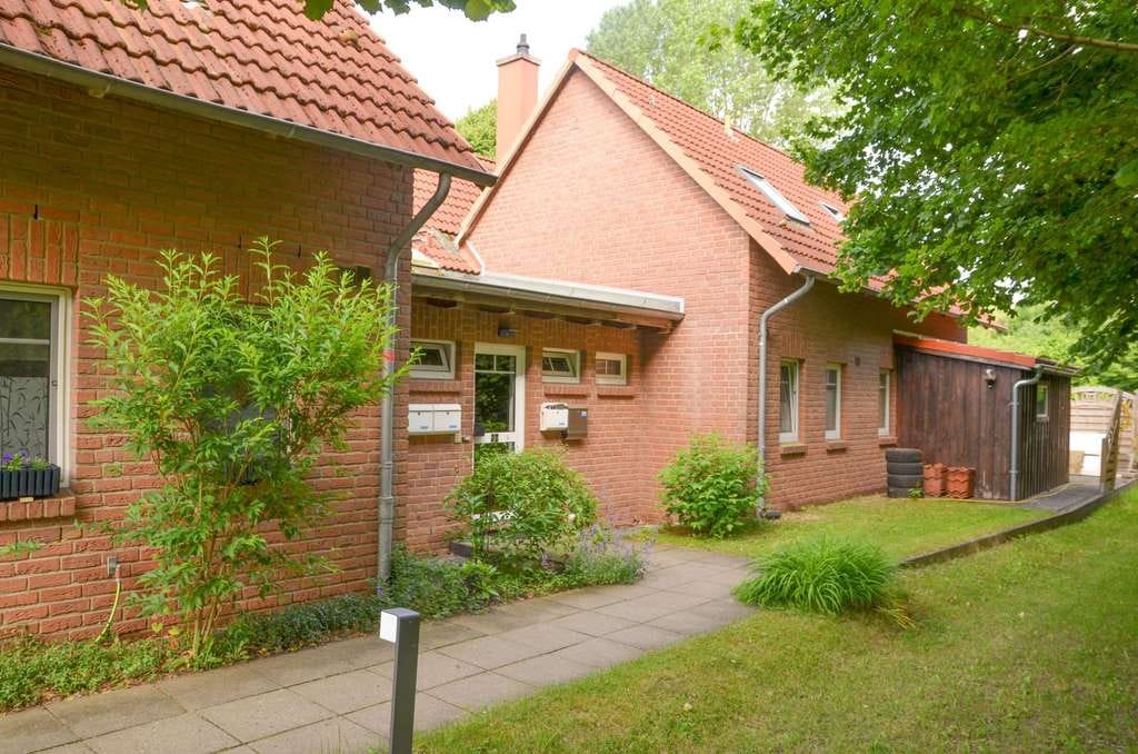 Immobilie in Schönkirchen - Ein Zuhause zum Verlieben – hausähnliche Maisonette-ETW mit Sonnengarten und Carport - Bild 1