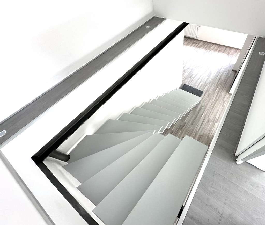 Immobilie in Kirchseeon - Exklusive Architektenvilla mit Gewerbeanbau - Bild 2