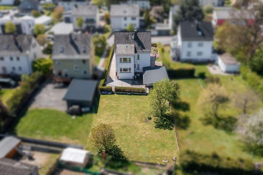 Immobilie in Rheinböllen - Großzügiges Ein- bis Zweifamilienhaus auf beeindruckendem Grundstück mit Garage - Bild 4