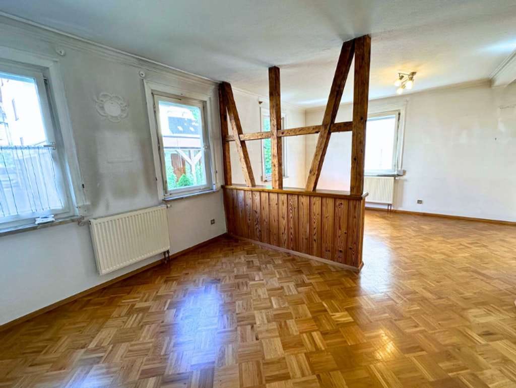 Immobilie in Bad Urach - Familiengerecht wohnen: 5,5 Zimmer, 118 m², Terrasse, Parken am Haus - Bild 2