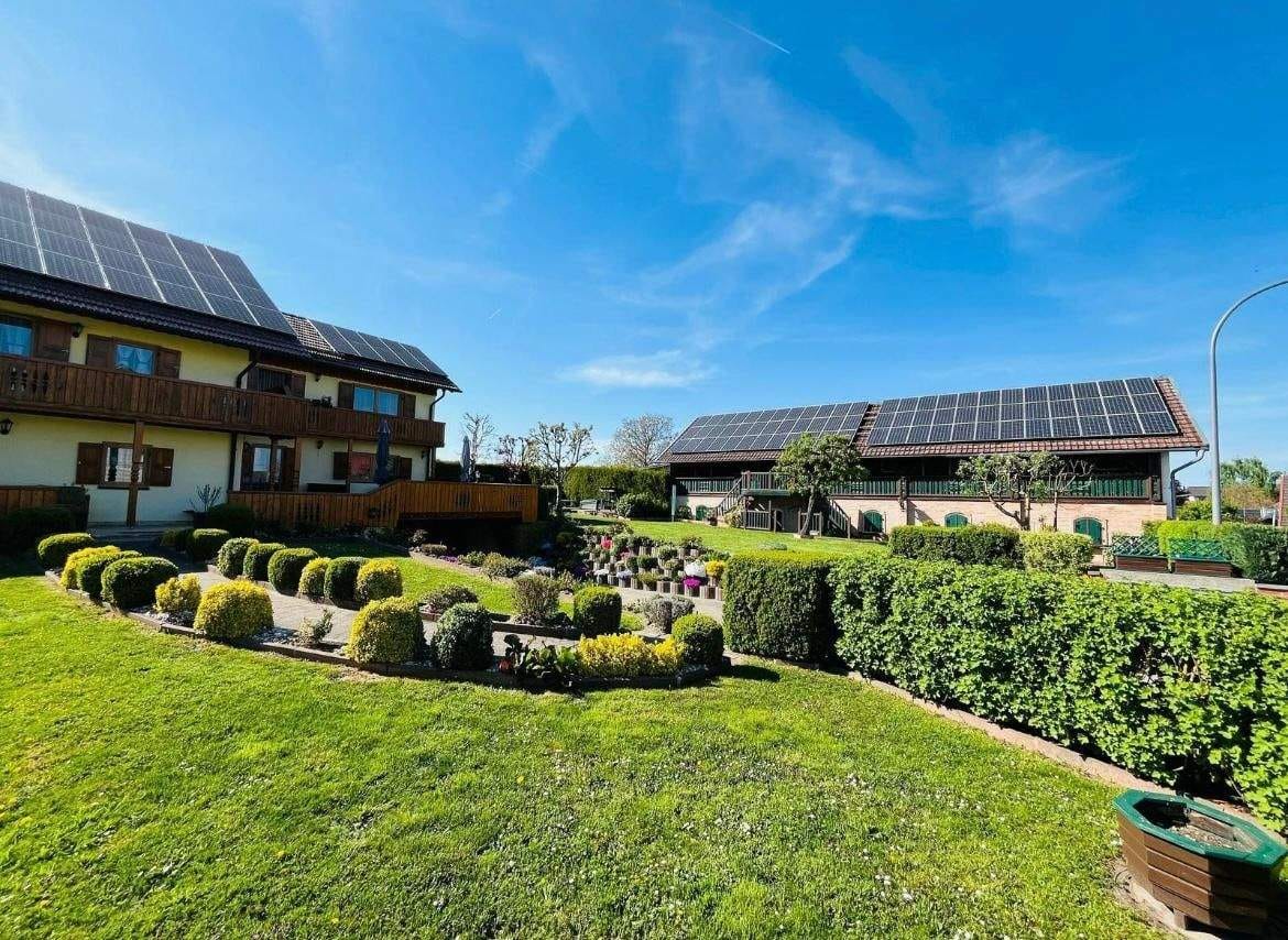 Immobilie in Adlkofen - Großzügige Doppelhaushälfte / Haus mit wunderschönem Garten - Bild 1