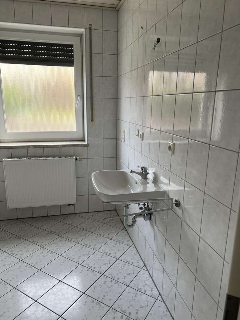 Immobilie in Beratzhausen - Großzügige Doppelhaushälfte mit 2 Wohneinheiten - ideal für Mehrgenerationen oder Wohnen & Vermieten - Bild 2