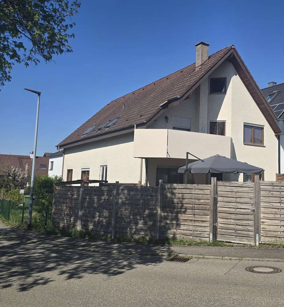 Immobilie in Bönnigheim - Zweifamilienhaus mit Einliegerwohnung in begehrter Feldrandlage - Bild 1