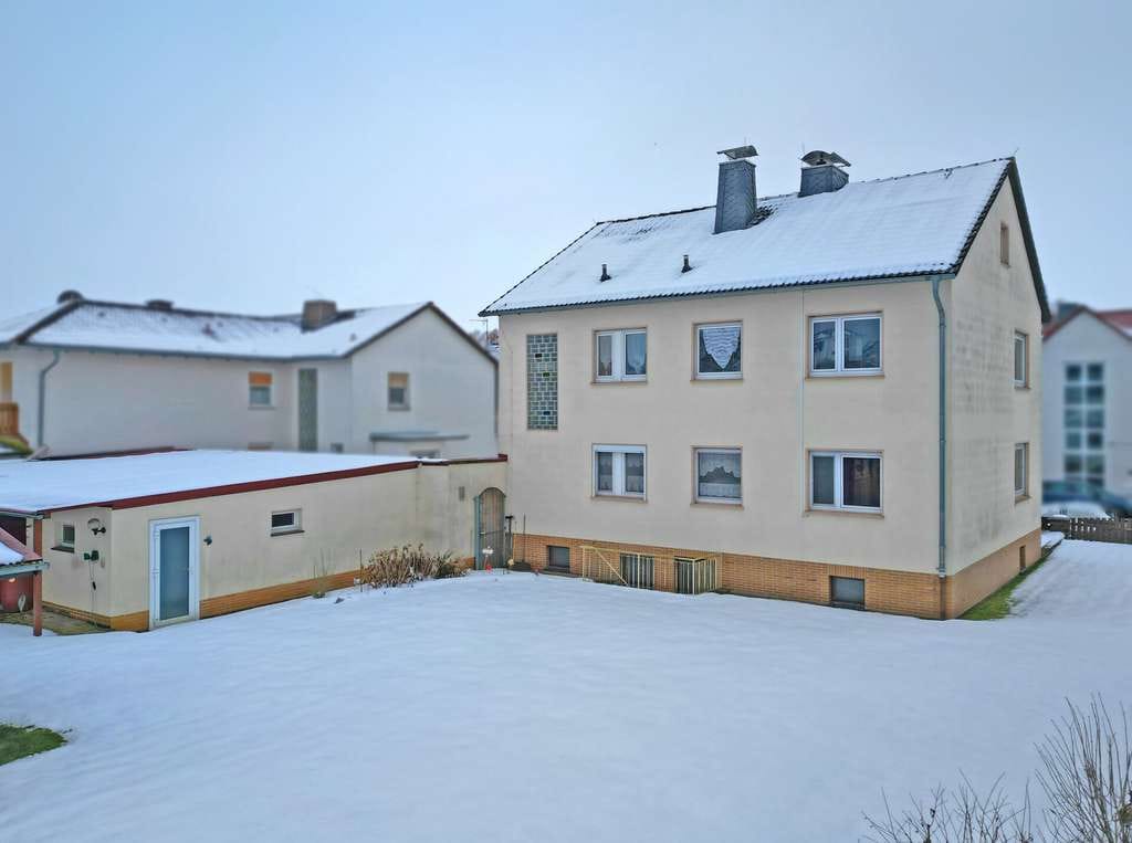 Immobilie in Niedenstein - Gepflegtes Ein- bis Zweifamilienhaus in reizvoller Feldrandlage von Niedenstein-Metze - Bild 0
