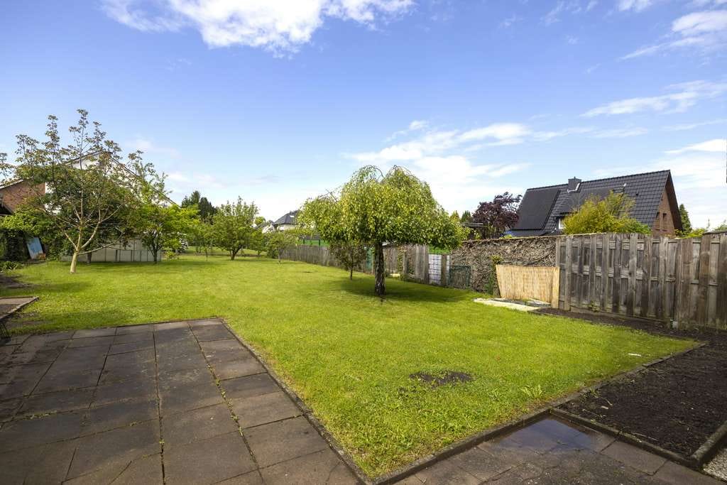 Immobilie in Lübbecke - Modernisiertes Einfamilienhaus mit großem Garten in Lübbecke - zentral gelegen - Bild 2