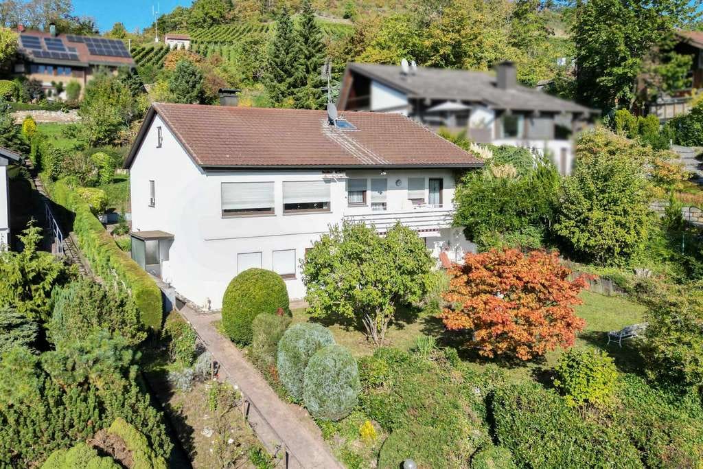 Immobilie in Illingen - Freistehendes Einfamilienhaus mit ELW, großem Garten und 3 Garagen auf 1.443 m² Grundstück - Bild 1