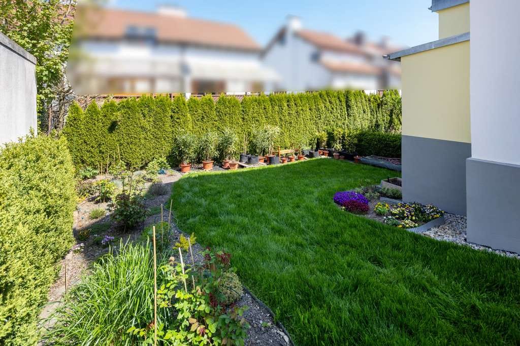 Immobilie in Ottobeuren - Doppelhaushälfte mit Garten, Stellplatz und Ausbaureserve - Bild 2