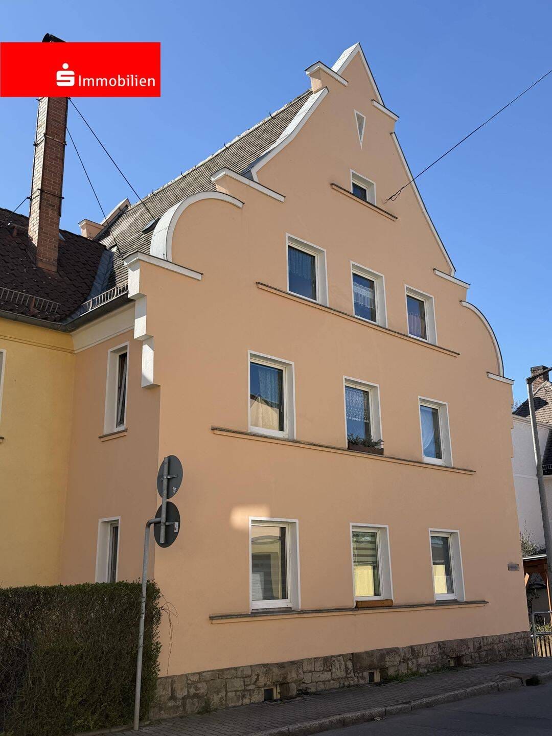 Immobilie in Gera - Gepflegtes Mehrfamilienhaus mit großzügigem Garten und drei vermieteten Wohneinheiten - Bild 1