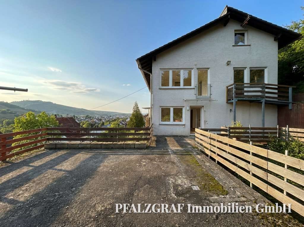 Immobilie in Münster-Sarmsheim - Fantastisches Einfamilienhaus - Riesige Garage und Werkstatt - Bild 0