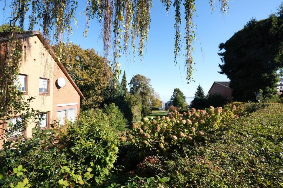 Immobilie in Eckernförde - Besondere Wohnimmobilie mit Neubau-Option - Bild 0
