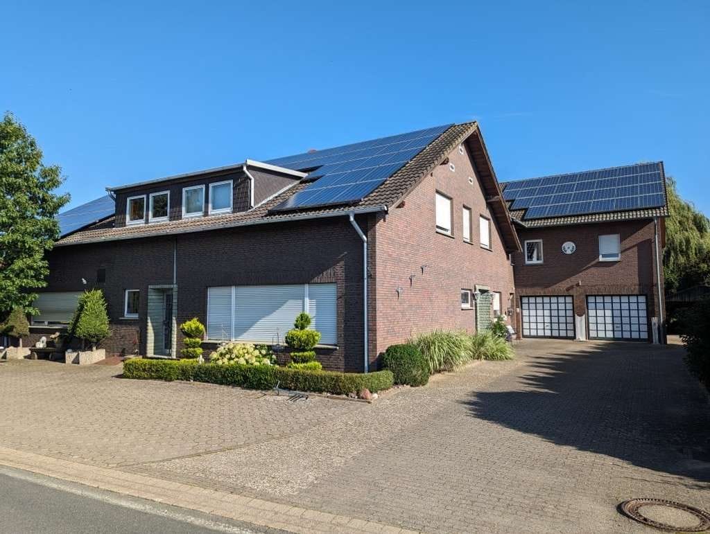 Immobilie in Petershagen - Mehrgenerationenhaus mit großer PV-Anlage - Bild 0