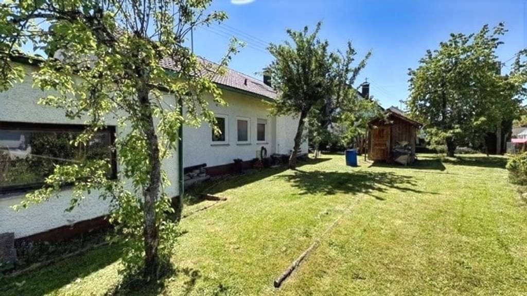 Immobilie in Oberndorf am Neckar - Mit handwerklichem Geschick zum Eigenheim  -renovierungsbedürftiges Wohnhaus in bester Wohnlage
 - Bild 3
