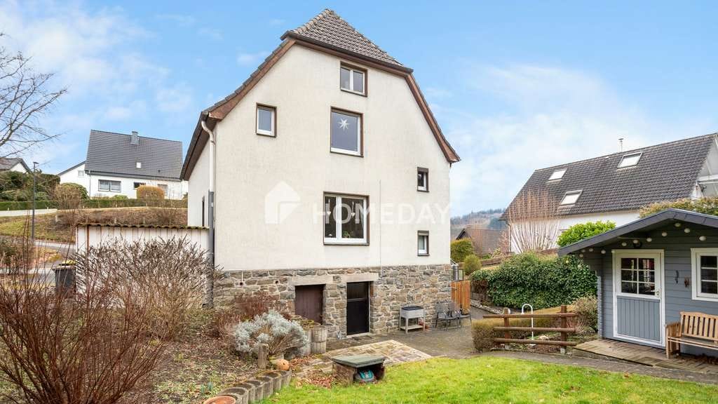 Immobilie in Meschede - Zweifamilienhaus mit sonnigem Garten auf ca. 940 m² Grundstück - Bild 0