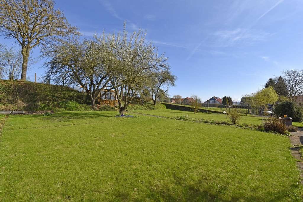 Immobilie in Katlenburg-Lindau - Großzügiges Ein-/Zweifamilienhaus mit weitläufigem Garten & vielseitig nutzbarem Nebengebäude - Bild 1