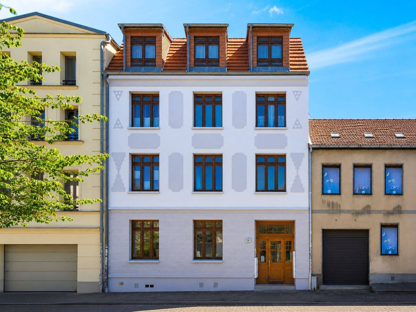 Immobilie in Güstrow - BUSCH-IMMOBILIEN ~ Altbau-Investment in Güstrow | Nachhaltig vermietet & technisch modernisiert! - Bild 0