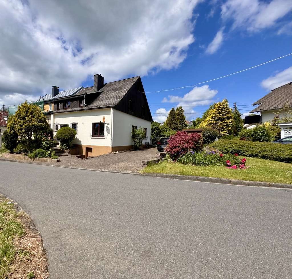 Immobilie in Bad Marienberg (Westerwald) - **Modernisierte Doppelhaushälfte mit tollem Grundstück in guter Lage von Bad Marienberg Zinhain** - Bild 2