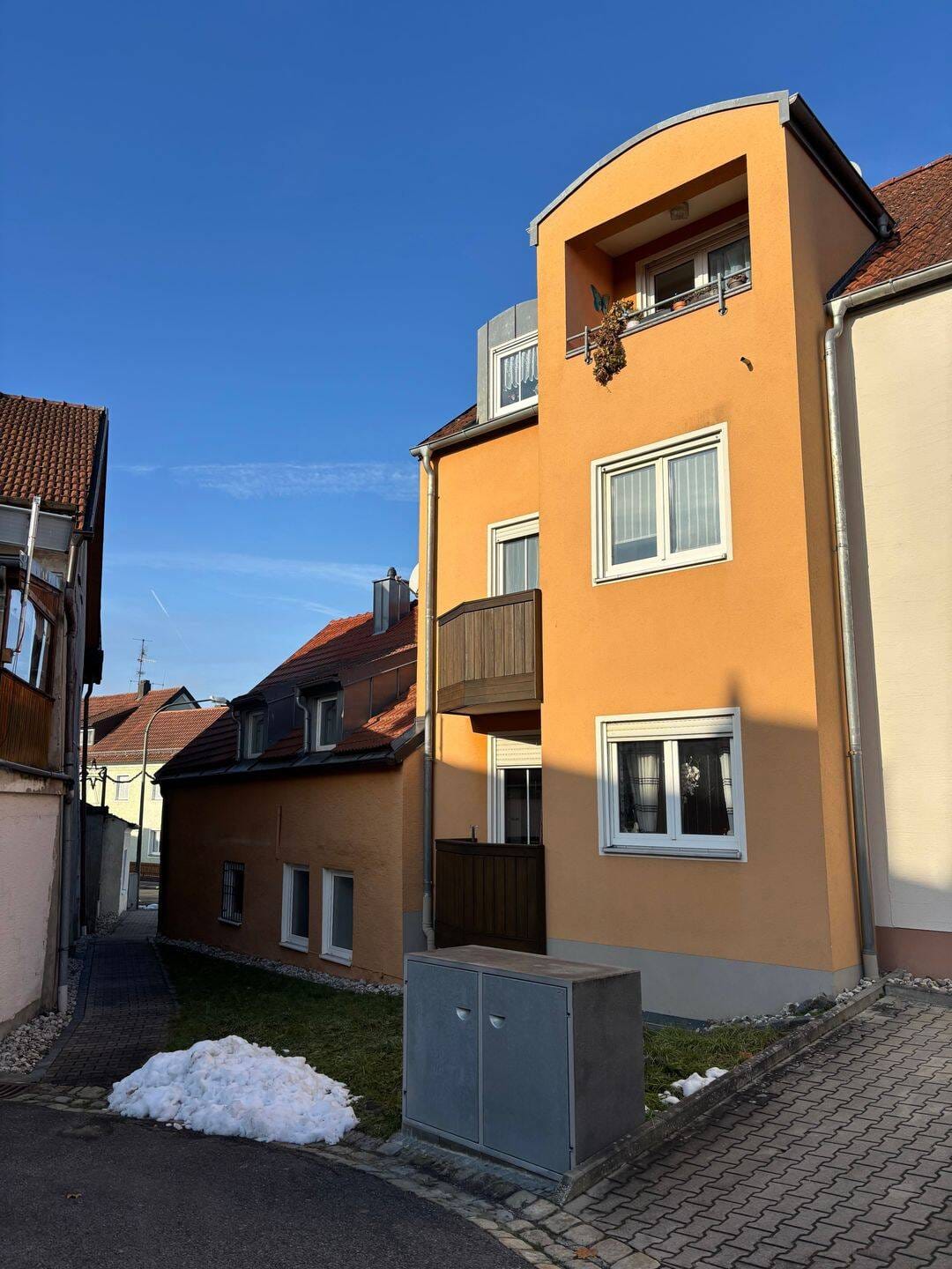 Immobilie in Roding - Attraktives Einfamilienhaus mit Einliegerwohnung, laufend modernisiert und ohne Renovierungsstau - Bild 2