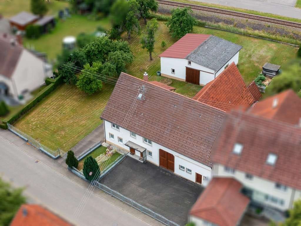 Immobilie in Straßberg - Ehemaliges Bauernhaus mit großem Garten - Bild 2