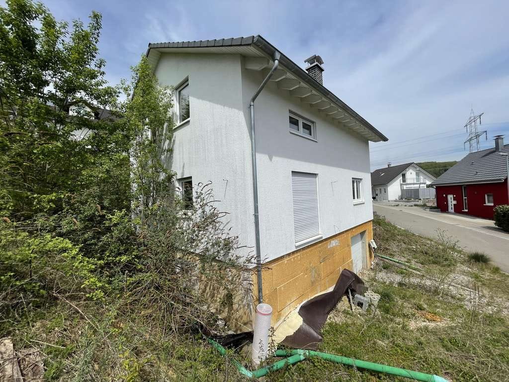 Immobilie in Schwörstadt - Zwangsversteigerungstermin, März 2026 - Einfamilienhaus mit Garage in 79739 Schwörstadt - Niederdo - Bild 1