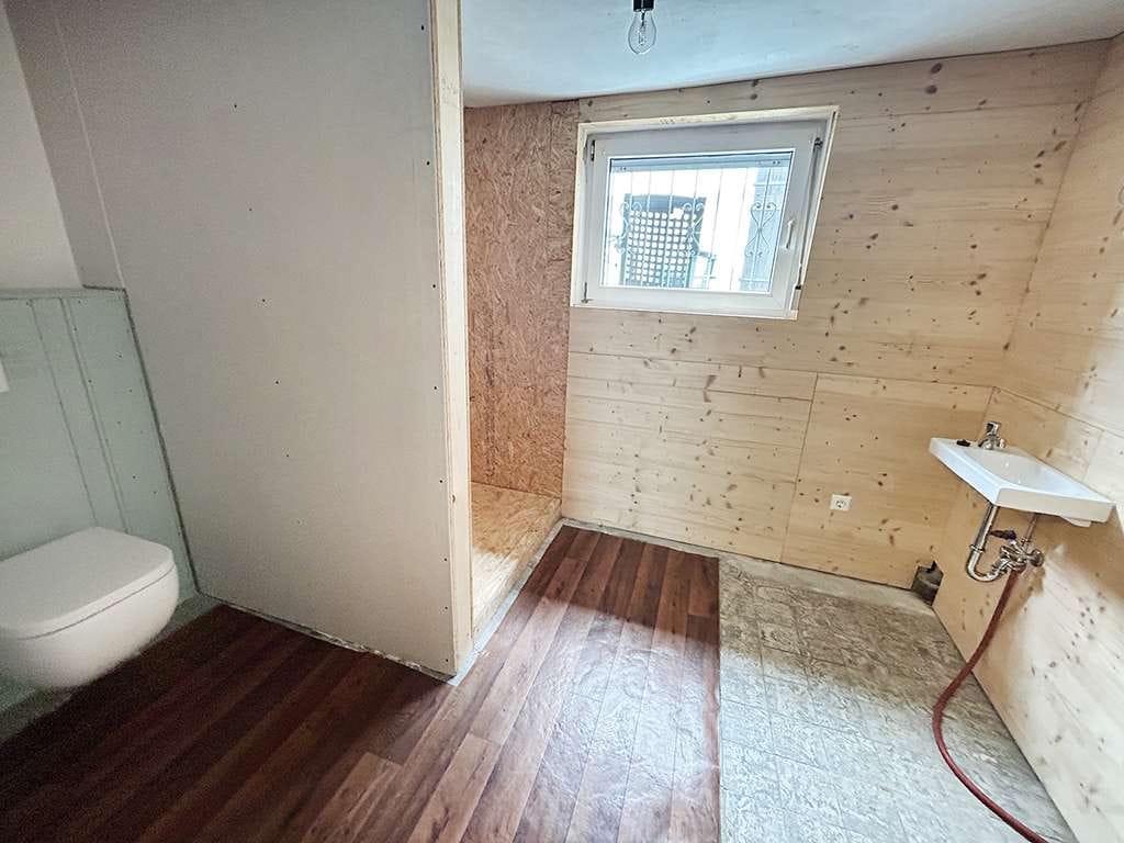 Immobilie in Lenningen - Viel Haus & Wohnfläche für wenig Geld – 1-2 Familienhaus – Lenningen - Bild 3