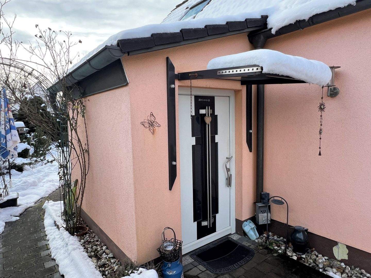 Immobilie in Berg b.Neumarkt i.d.OPf. - Ankommen und Zuhause sein: 2004 kernsaniertes Einfamilienhaus mit Wintergartenanbau (2025), Carport und Nebengebäuden! - Bild 2