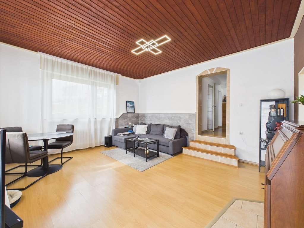 Immobilie in Usingen - Usingen-Eschbach: Vielseitiges Wohnhaus mit Einliegerwohnung - Bild 4