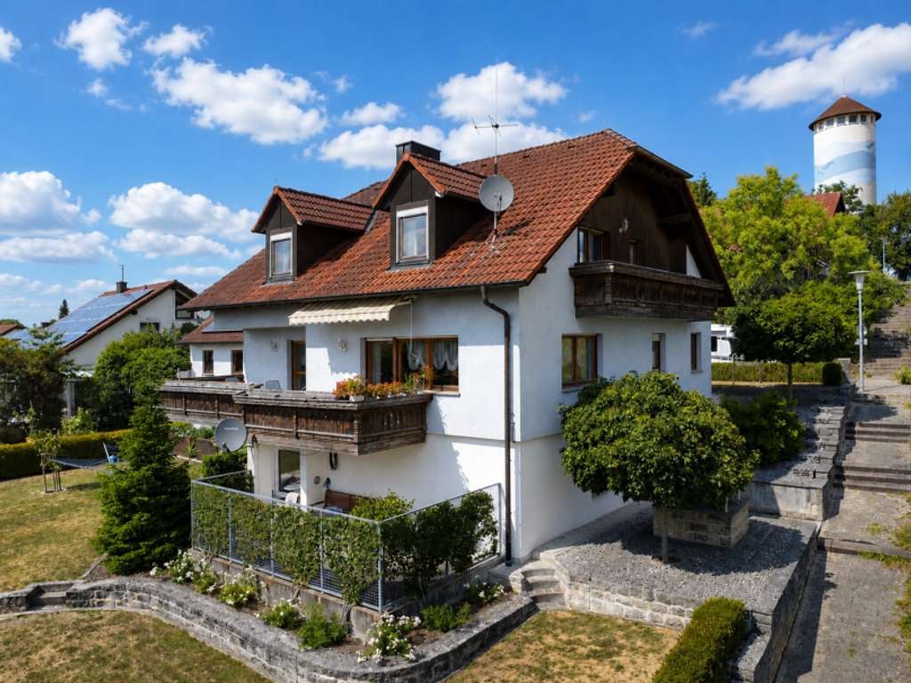 Immobilie in Satteldorf - Großzügiges Wohnhaus mit separatem Einliegerbereich. - Bild 0
