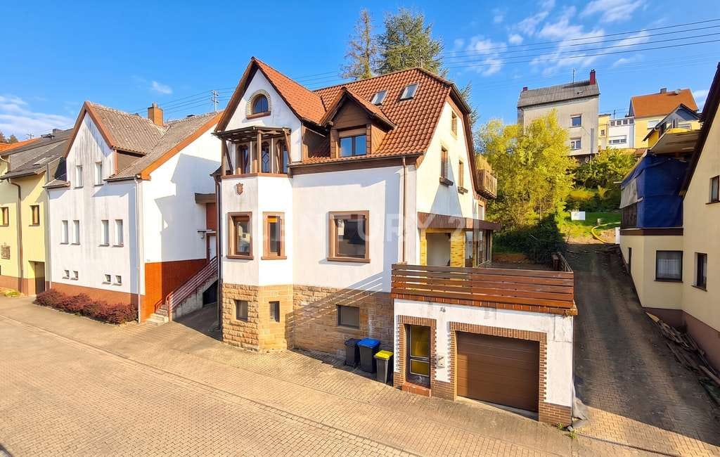 Immobilie in Quierschied - Attraktives Charmantes  1-2 Familienhaus mit 2 großen Terrassen, Garten und Garage in Quierschied - Bild 1