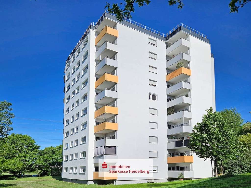 Immobilie in Wiesloch - Sanierungsbedürftige 3 Zimmer Eigentumswohnung mit Fernblick und Balkon - Bild 0