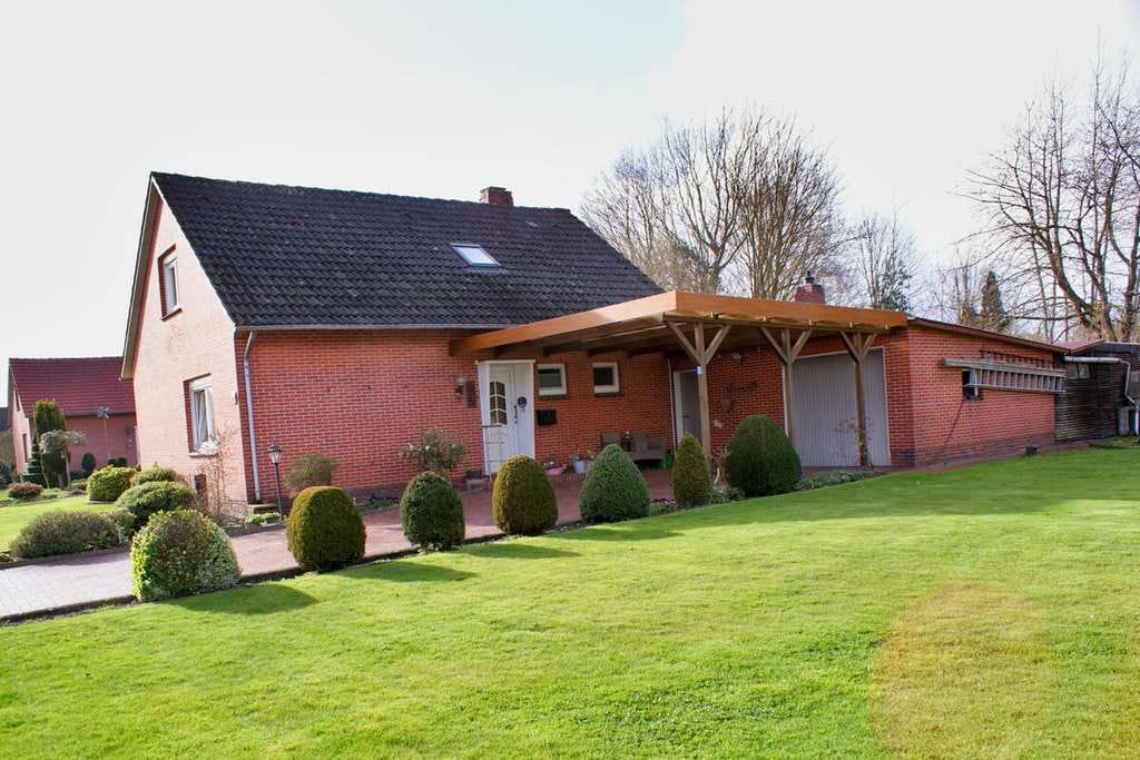 Immobilie in Apen - Gemütliches Einfamilienhaus in ländlicher Wohnsiedlung - Bild 1