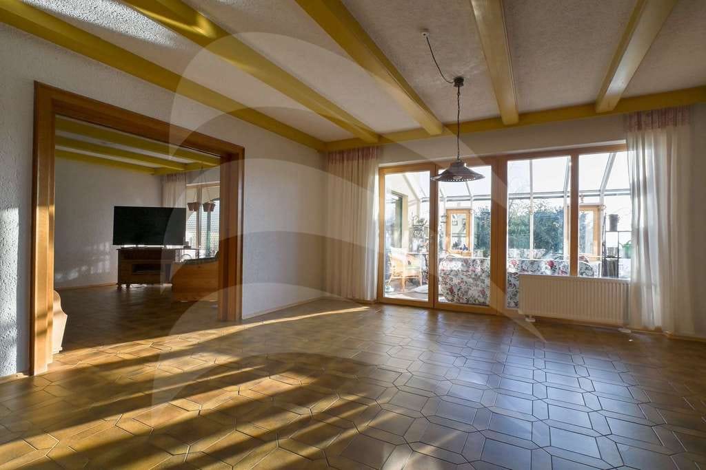Immobilie in Marklkofen - Geräumiges Einfamilienhaus mit Weitblick ins Vilstal - Bild 2