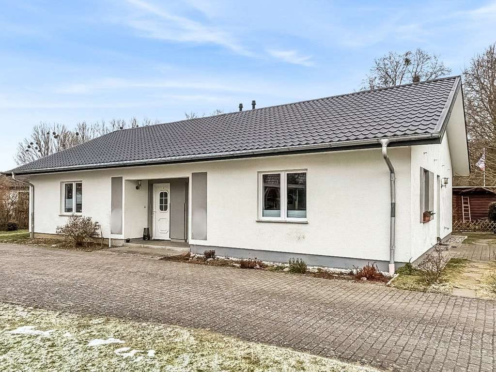 Immobilie in Hanshagen - Zwei 2-Zimmer-Wohnungen zum Wohnen und Vermieten mit schönem Garten in Hanshagen bei Greifswald - Bild 0
