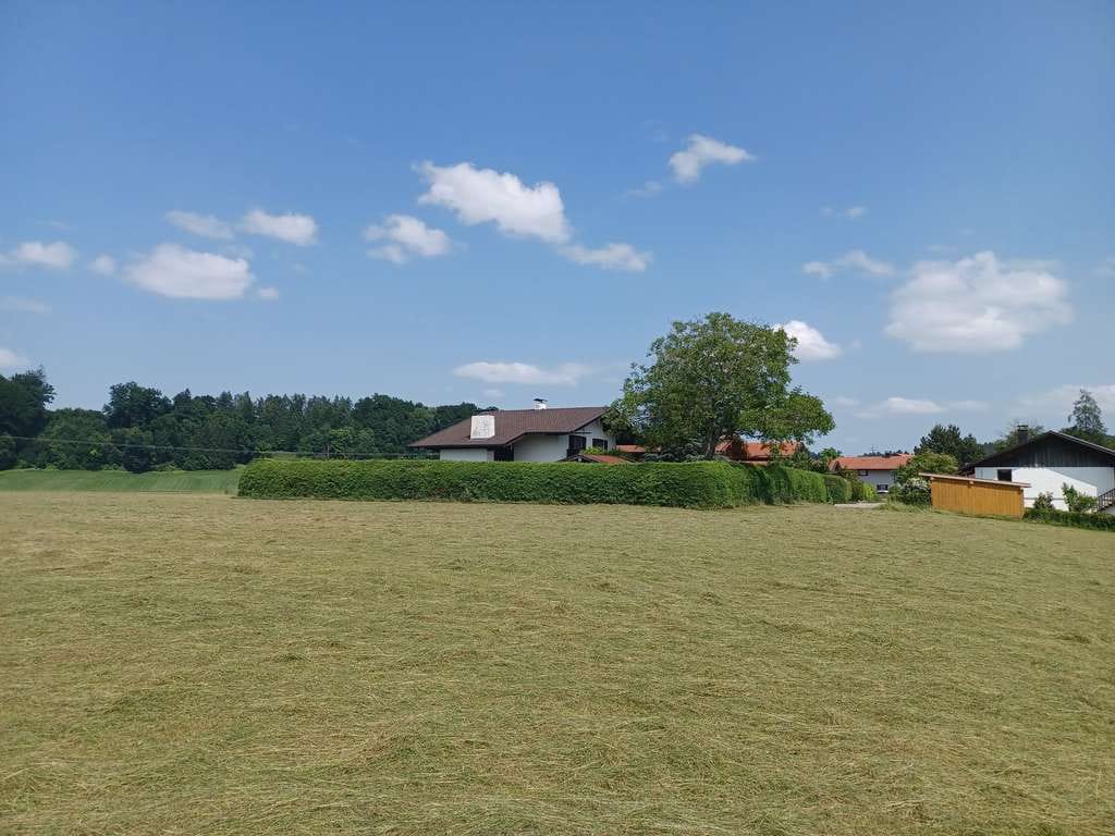 Immobilie in Vachendorf - Einfamilienhaus in schöner Lage in Vachendorf mit 7 Zimmern  und 175 qm  auf 1234 qm GrundstückWfl. - Bild 1