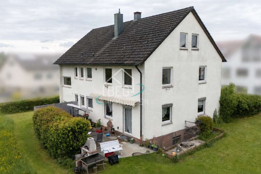 Immobilie in Durlangen - Solides Zweifamilienhaus mit großem Baugrundstück und Ausbaureserve - Bild 0