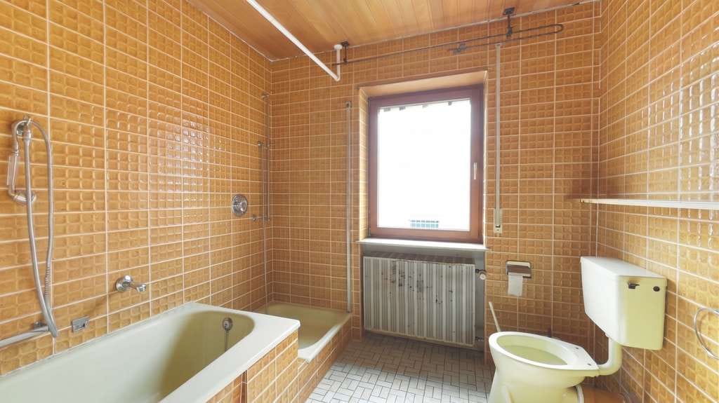 Immobilie in Winnweiler - Renovierungsbedürftiges Einfamilienhaus mit Einliegerwohnung und viel Potential in Bestlage - Bild 4