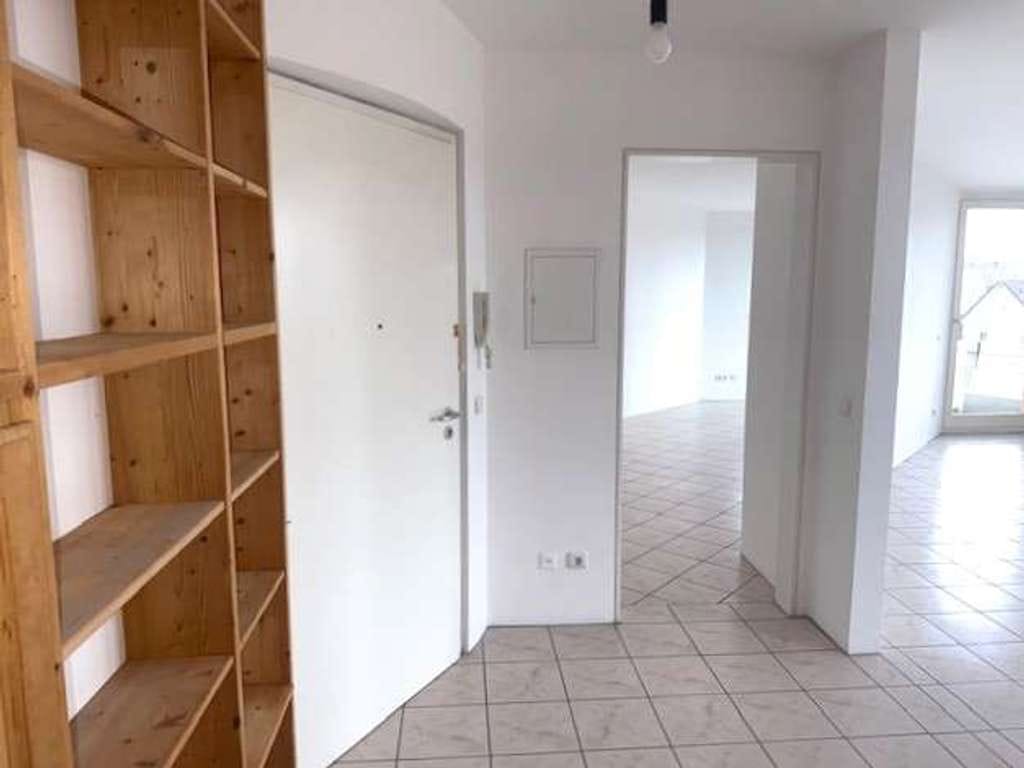 Immobilie in Gauting - *** Schöne, helle 2-Zimmer-Wohnung mit zwei Balkonen - Aufzug, Garage - sofort bezugsfrei *** - Bild 1