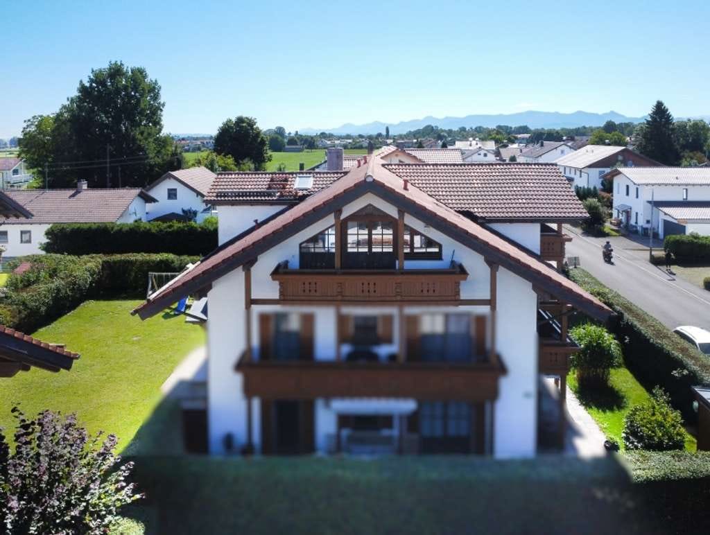 Immobilie in Bruckmühl - Charmante Dachgeschosswohnung mit Alpenpanorama und Weitblick in Bruckmühl - Bild 0