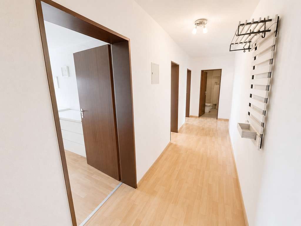 Immobilie in Eberdingen - Moderne 3-Zimmer-Wohnung im Hirschpfad – Balkon, Aufzug & Blick ins Grüne - Bild 4