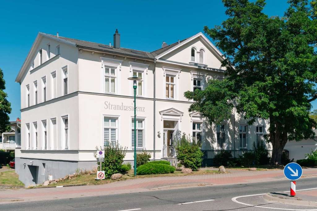 Immobilie in Glowe - Zeitlose Eleganz & Strandnähe – exklusive Wohnung im Herzen von Glowe - Bild 1