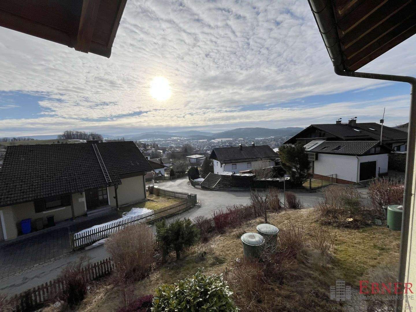 Immobilie in Viechtach - Doppelhaushälfte mit Blick über Viechtach - Bild 1