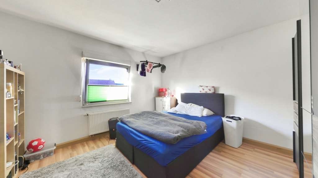 Immobilie in Enkenbach-Alsenborn - Mitten im Zentrum von Enkenbach - Sehr gepflegtes Einfamilienhaus mit Garten und Garage - Bild 4